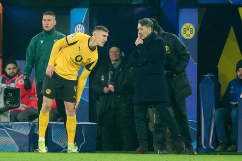 Arbeiten Nico Schlotterbeck und Niko Kovac auch kommende Saison noch zusammen bei Borussia Dortmund? Foto: Bernd Thissen/dpa