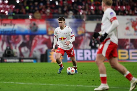 Brajan Gruda (l) kam ind er Winterpause aus England nach Leipzig. Foto: Jan Woitas/dpa