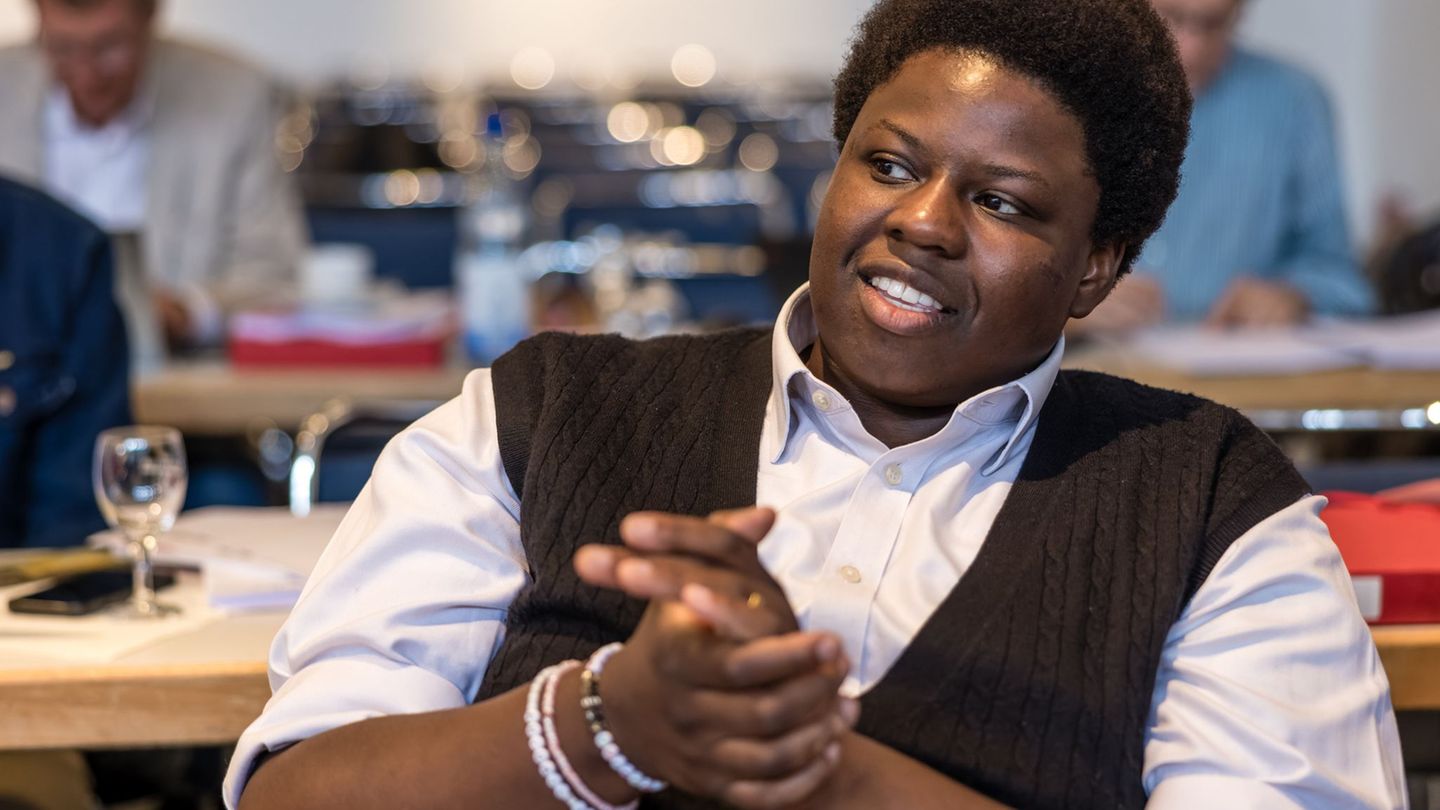 Der Landesvorsitzende der Jusos Brandenburg, Leonel Richy Andicene, kritisiert den Koalitionsvertrag von SPD und CDU. (Archivbil