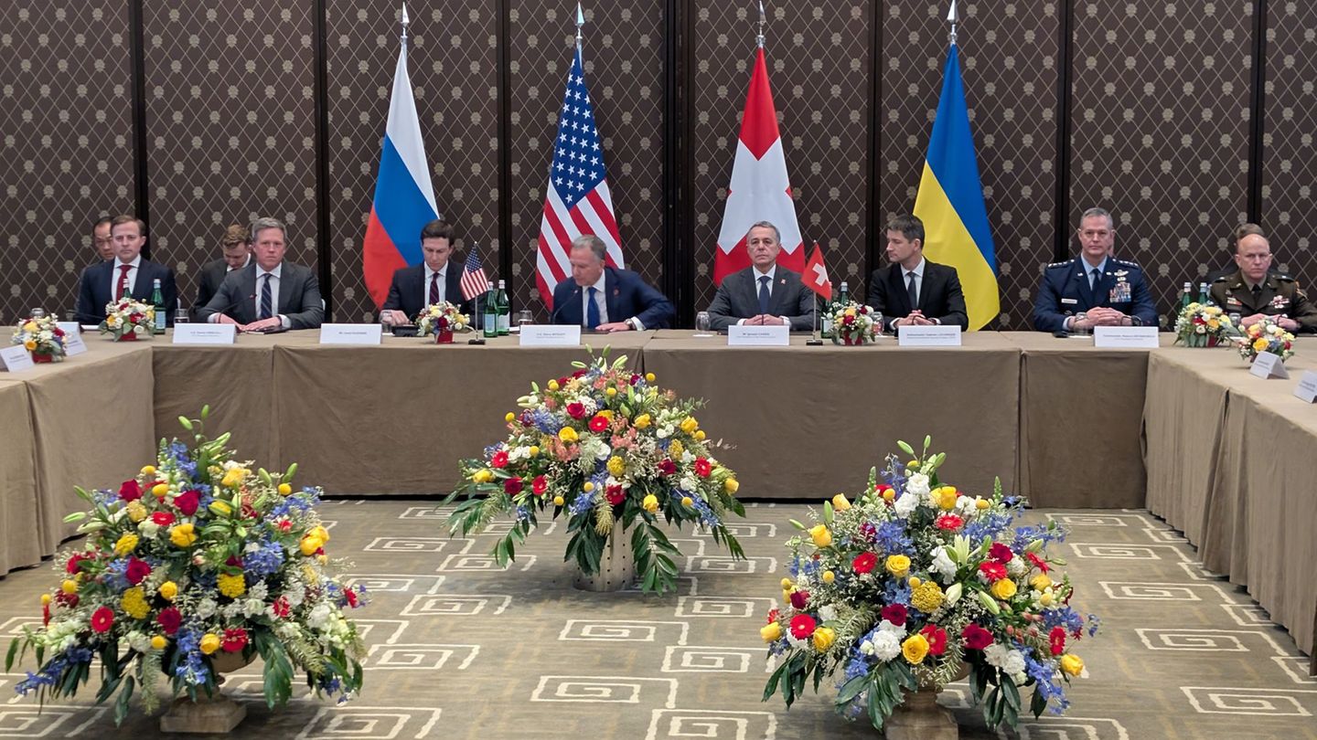 Moskau und Kiew tauschen nach Angaben des russischen Chefunterhändlers Wladimir Medinski Hunderte Kriegsgefangene im Rahmen von