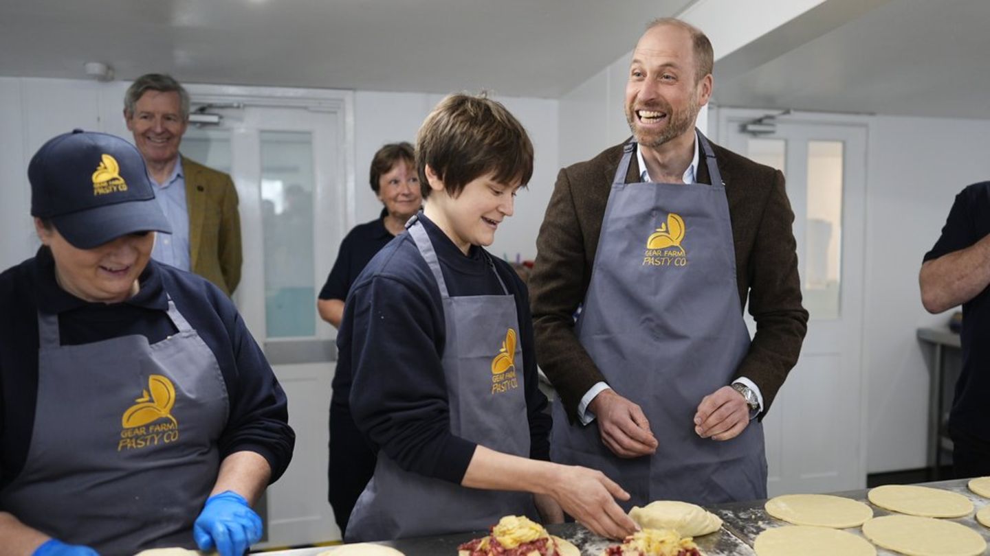 Prinz William hatte beim Pasteten-Backen sichtlich Spaß.