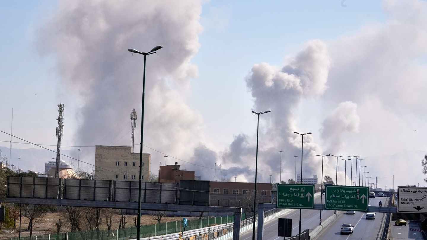 Die USA und Israel haben ihre Angriffe auf Teheran fortgesetzt. Foto: Vahid Salemi/AP/dpa