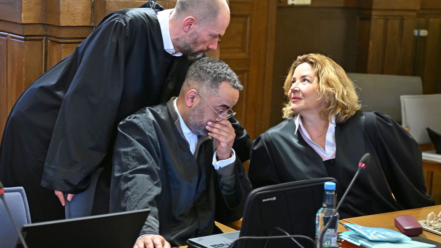 Am zweiten Verhandlungstag rügte die Verteidigung zunächst die Anklageschrift. (Archivbild) Foto: David Hammersen/dpa