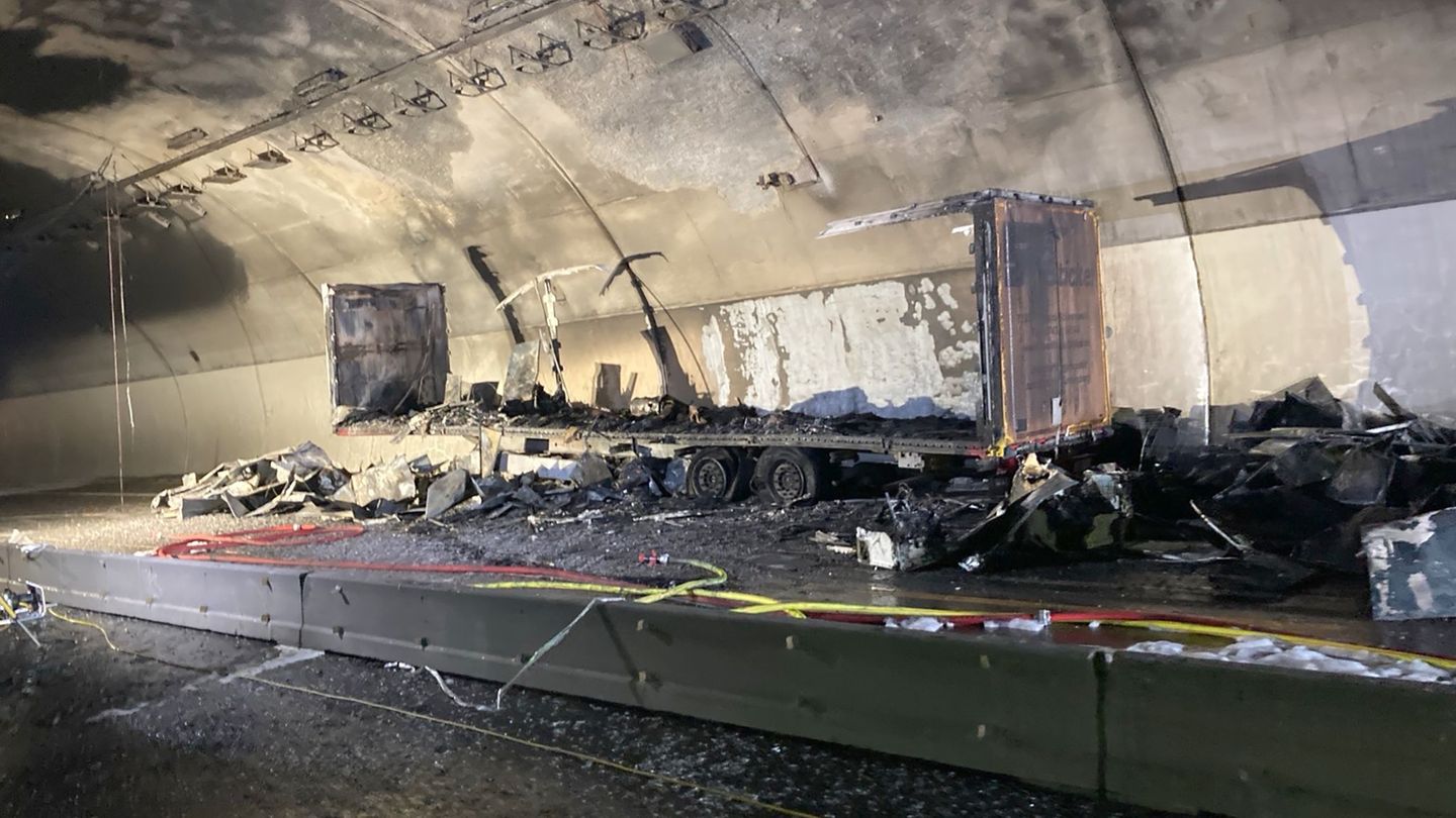 Nicht nur der Straßenverkehr ist nach dem Brand im Engelbergtunnel betroffen, sondern auch die Strohgäubahn. Foto: -/Autobahn Gm