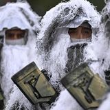 Pristina, Kosovo. Die Kosovarischen Sicherheitskräfte gedenken Adem Jashari, der am 5. März 1998 von der serbischen Polizei zusammen mit über 40 Familienmitgliedern massakriert worden war. Jashari war Gründer und Anführer der Untergrundtruppe UÇK, die auch mit terroristischen Methoden für die Unabhängigkeit des Kosovo kämpfte. Nach dem Massaker wurde der Aufstand der UÇK erst richtig angefacht. Später löste sich die Truppe auf und ging in den Sicherheitskräften auf.