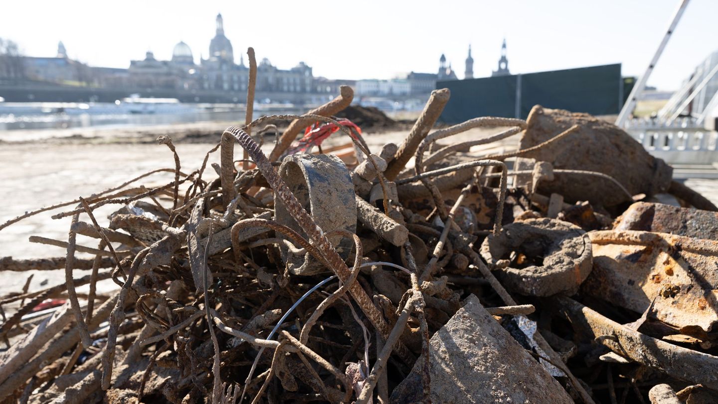Droht eine Evakuierung wegen Bombenblindgängern im Umfeld der früheren Carolabrücke? Das entscheidet sich nächste Woche. Foto: S