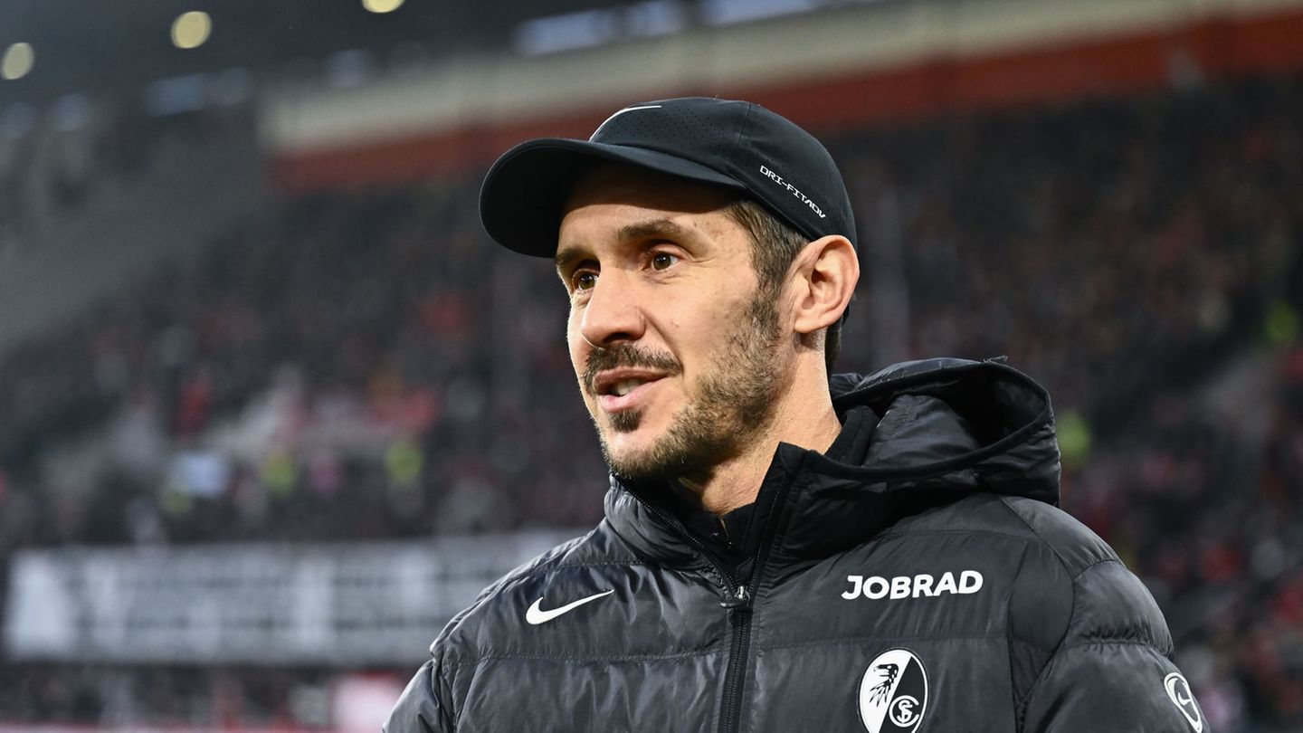 Trainer Julian Schuster ist mit der bisherigen Freiburger Saison zufrieden. (Archivbild) Foto: Silas Stein/dpa