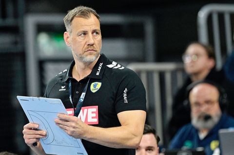 Maik Machulla freut sich über die Vertragsverlängerung von Robert Timmermeister. (Archivbild) Foto: Uwe Anspach/dpa