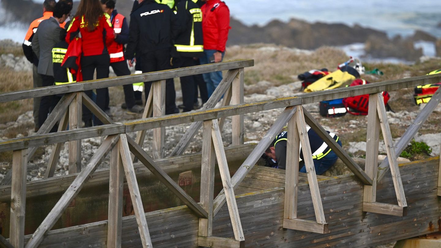 Tragödie an felsiger Küste: Sechstes Todesopfer nach Stegeinsturz in Spanien gefunden