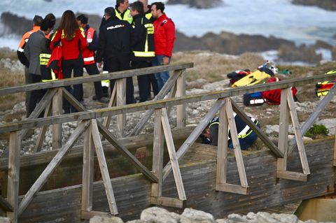 Zwei Tage nach dem Einsturz eines Holzstegs an der Küste der spanischen Region Kantabrien ist die letzte Vermisste tot gefunden