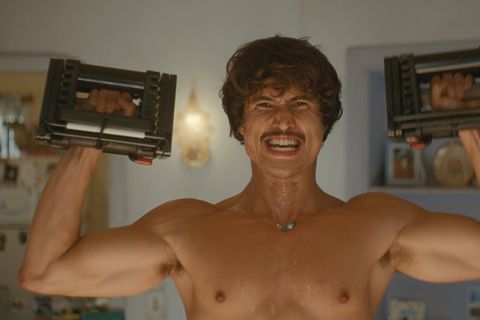 Erneut bricht ein Konflikt aus: Charles Melton in Staffel zwei von "Beef".