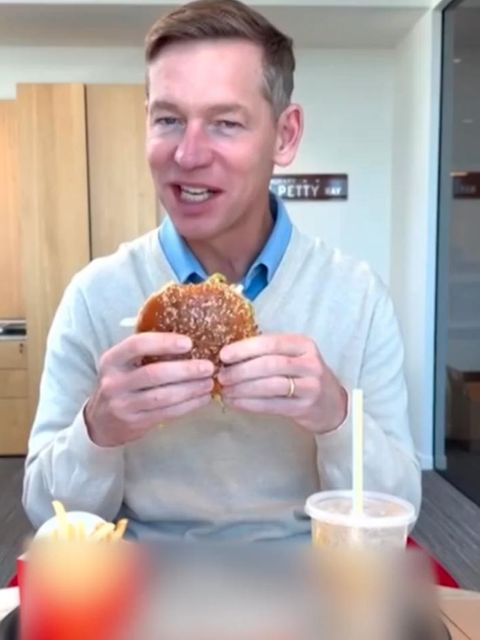 McDonald's-Chef isst neuen Burger – Video kassiert großen Spott