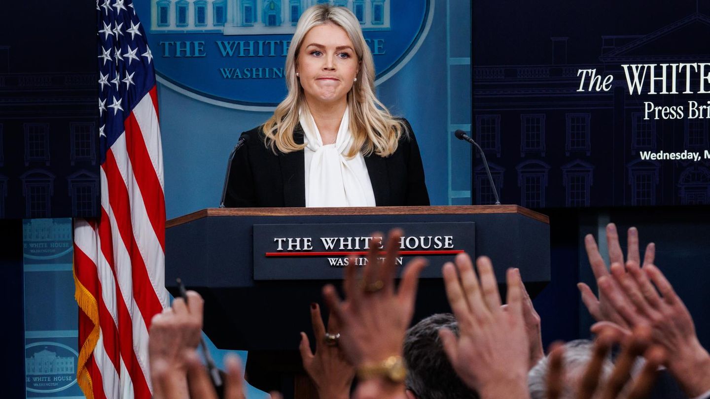 Trump spokeswoman clashes with journalists over Iran war