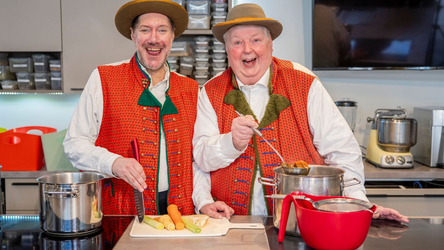 Gemeinsam kochen und singen - in Frankfurt gab das Duo aus dem "Wildecker Herzbuben" Wolfgang Schwalm und dem Fernsehkoch Mirko