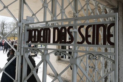 In das KZ Buchenwald bei Weimar und seine Außenlager hatten die Nationalsozialisten seit dem Sommer 1937 etwa 280.000 Menschen v