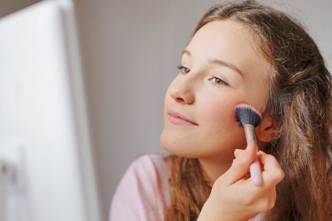 Das "Sleepy Girl"-Make-up legt den Fokus auf die Wangen.