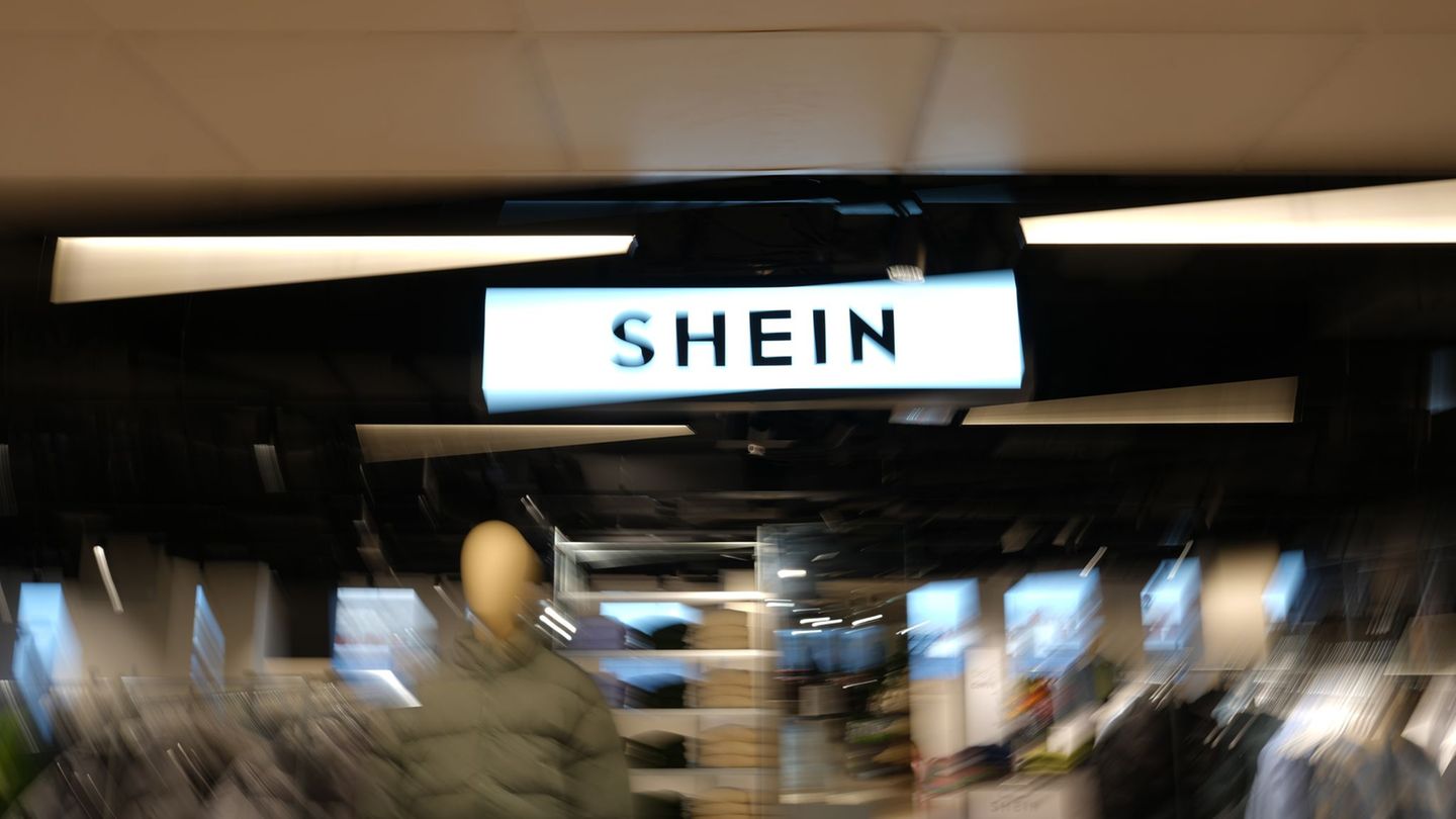 Für wenige Euro kann man bei Shein Kleidung shoppen. Die Umweltorganisation Greenpeace sieht jedoch Gefahren. Foto: Aurelien Mor