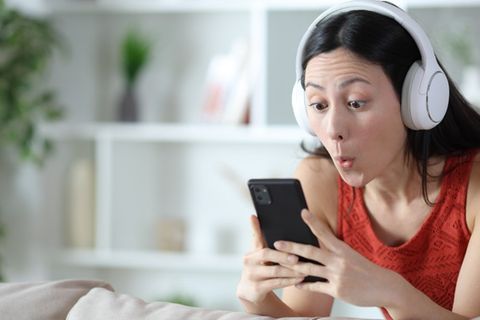 Abo-Kundinnen und -Kunden von YouTube Premium Lite bekommen künftig mehr Funktionen fürs gleiche Geld.