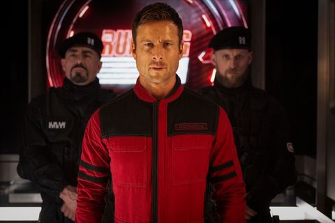 Der verzweifelte Ben Richards (Glen Powell, Mitte) stellt sich dem Spiel um Leben und Tod.