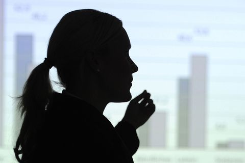 In Rheinland-Pfalz gibt es einige Unterschiede zwischen Frauen und Männern. (Symbolbild) Foto: Tobias Kleinschmidt/dpa