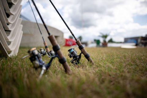Angeln war lange eine Männerdomäne - das ändert sich langsam. (Symbolbild) Foto: Fabian Strauch/dpa