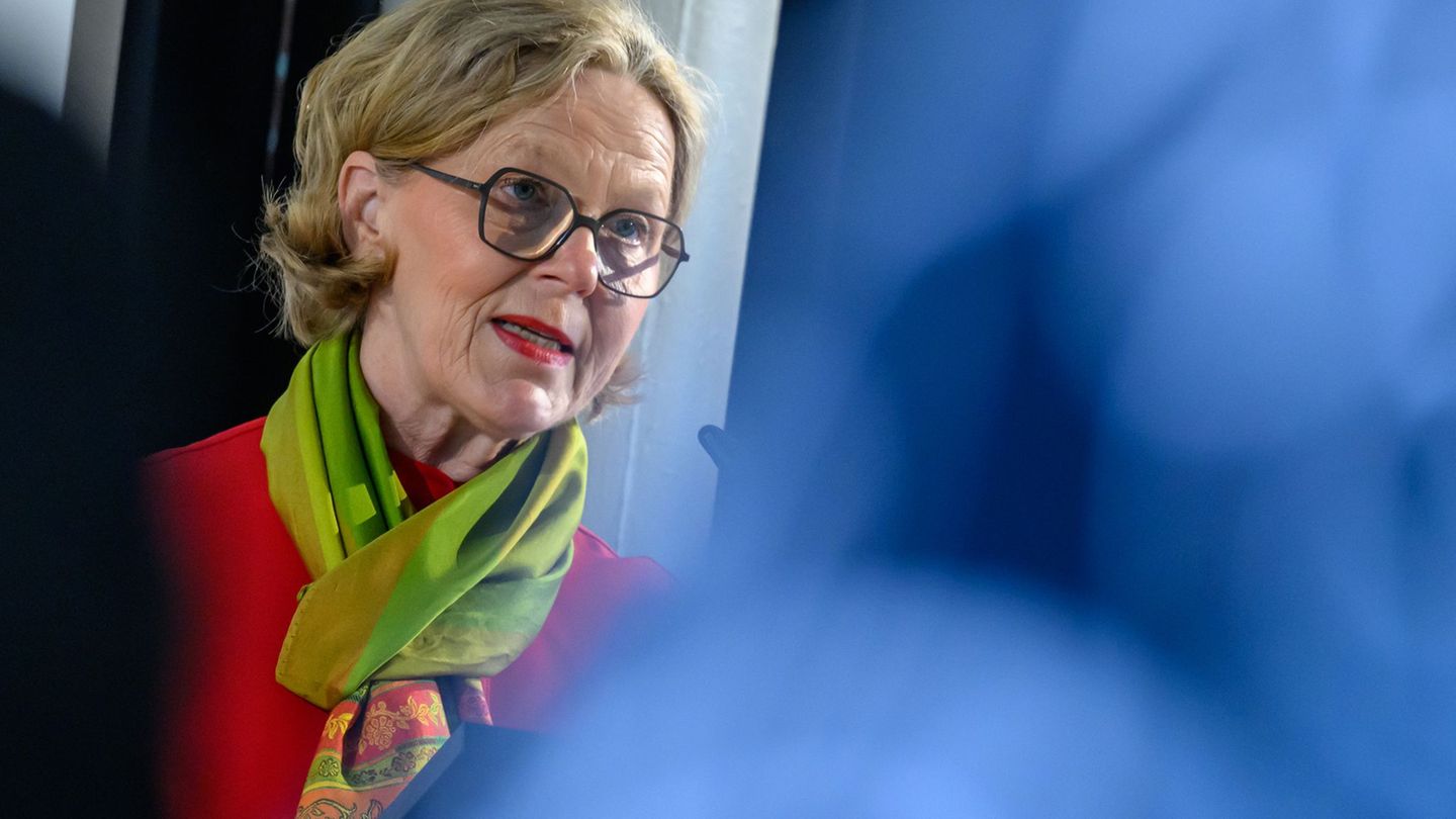 Sachsens Infrastrukturministerin Regina Kraushaar sieht den Strukturwandel in den Braunkohlegebieten im Zeitplan. (Archivbild) F