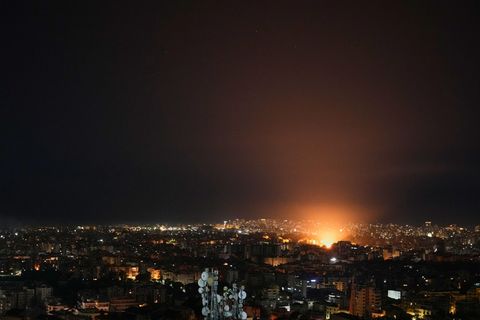 Israels Armee greift weiter im Libanon an. Foto: Hassan Ammar/AP/dpa