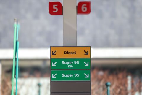 Eine Tankstelle in Nordrhein-Westfalen. (Archiv) Foto: Christoph Reichwein/dpa