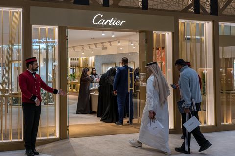 Ein Luxusuhrenladen von Cartier