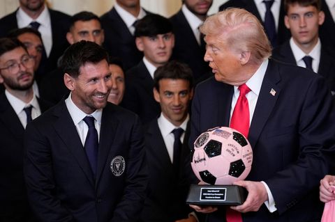 Donald Trump (r.) empfing Lionel Messi und sein Team von Inter Miami im Weißen Haus