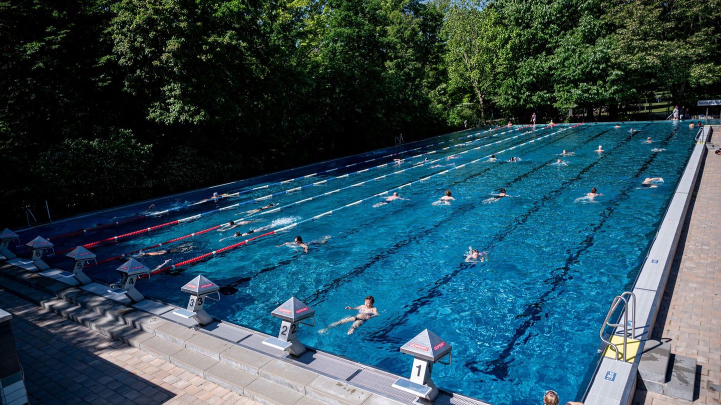 Berliner Bäder-Betriebe: Rettungsschwimmer für Berliner Freibadsaison gesucht
