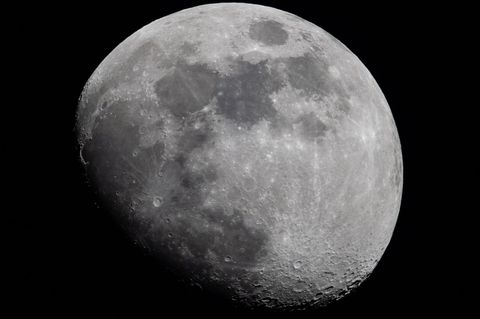 Forschende haben herausgefunden, dass der Asteroid "2024 YR4" den Mond nicht treffen wird. (Archivbild) Foto: Boris Roessler/dpa