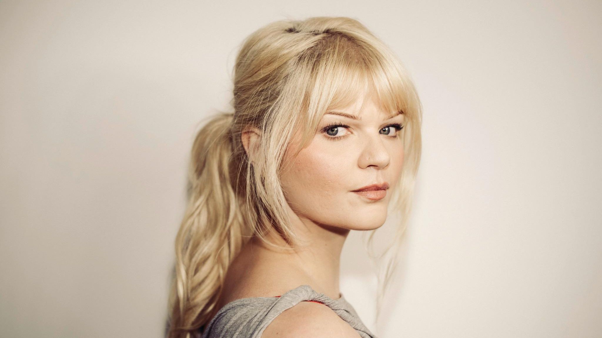 Sophie Passmann im Portrait