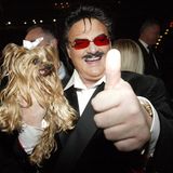 Modedesigner Rudolph Moshammer (GER) mit Hündin Daisy optimistisch anlässlich der Premiere der Holiday on Ice Dream Tour in Hamburg - Die berühmte Hündin ist am 24.10.2006 in München gestorben     