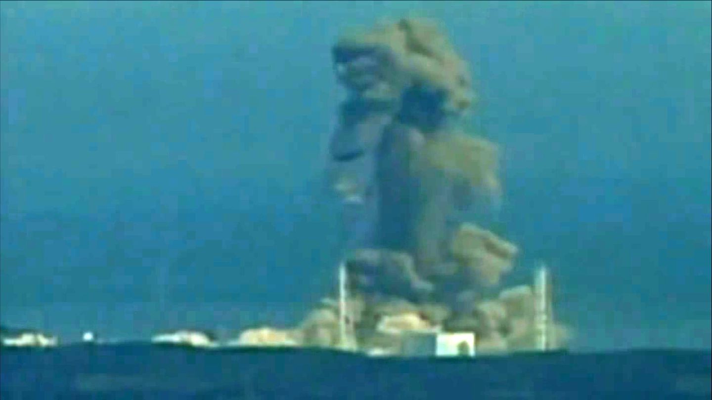 Nachdem Tsunamiwellen das Kühlsytem außer Kraft gesetzt hatten, kam es in den Reaktoren eins, zwei und drei zu Kernschmelzen und Explosionen. Hunderttausende wurden evakuiert, doch viele sind nach einer Dekontaminierung zurückgekehrt.