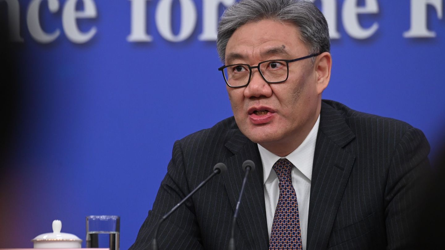 Chinas Handelsminister Wang verwies auf globale Konflikte. Foto: Johannes Neudecker/dpa