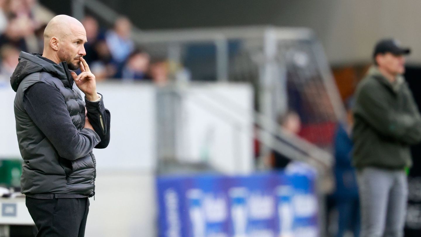 Muss in Heidenheim möglicherweise an der Seitenlinie vertreten werden: TSG-Coach Christian Ilzer. (Archivbild) Foto: Heiko Becke