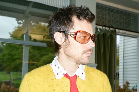 Harry Styles meldet sich nach vier Jahren mit neuer Musik zurück: Auf dem Album "Kiss All The Time. Disco, Occasionally." erfindet sich das einstige One-Direction-Mitglied mal wieder neu.