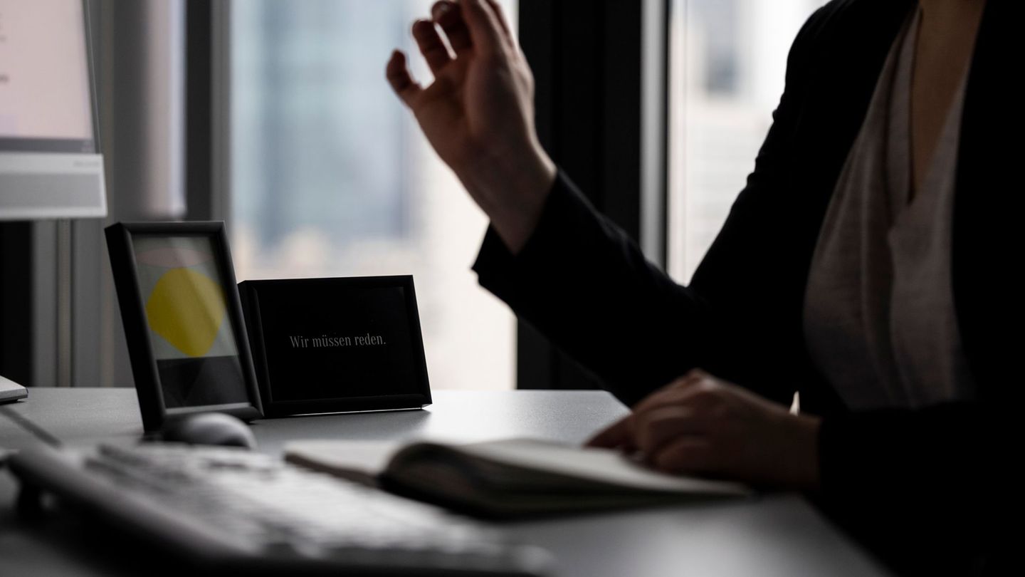 Etwa die Hälfte aller der Spitzenämter in sächsischen Behörden war 2024 laut Statistik mit einer Frau besetzt. (Symbolbild) Foto