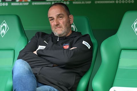 War nach dem Bremen-Spiel bedient: Heidenheims Trainer Schmidt. Foto: Carmen Jaspersen/dpa