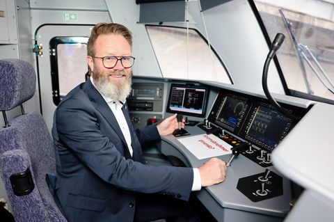 Verkehrsminister Claus Ruhe Madsen (CDU) fordert einen schnellen Ausbau der Marschbahn nach Sylt. (Archivbild) Foto: Frank Molte