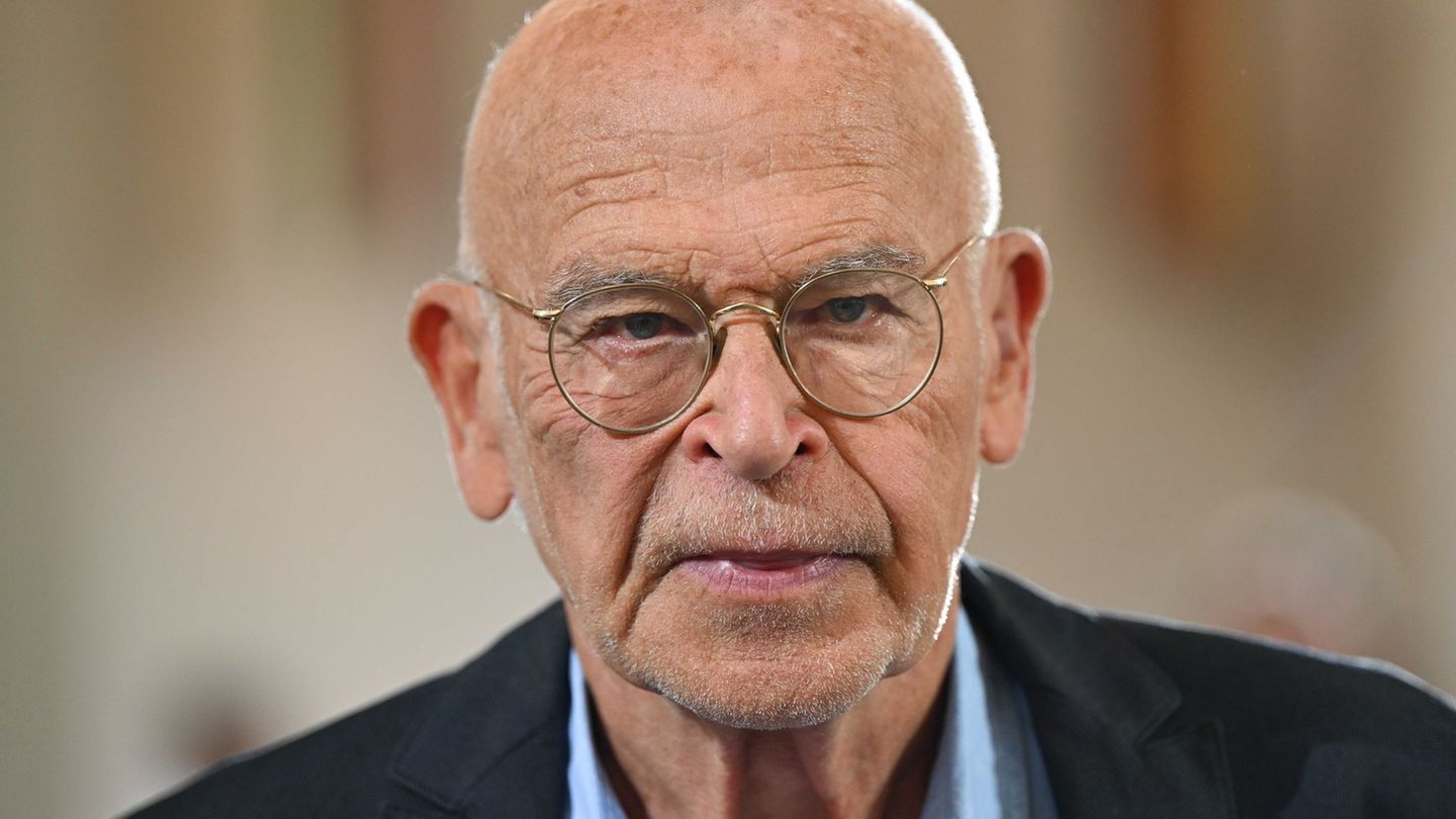 Günter Wallraff stellt sich angesichts der Pläne für die Erhebung von Eintrittsgeldern für den Kölner Dom die Frage, wie man Tou