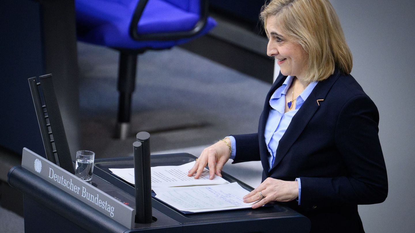 Gesundheitsministerin Nina Warken brachte Änderungen an der Krankenhausreform durch den Bundestag. Foto: Bernd von Jutrczenka/dp
