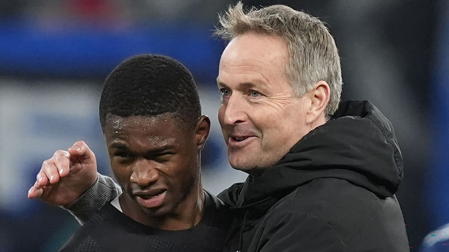 Weil Torjäger Patrik Schick auszufallen droht, setzt Trainer Kasper Hjulmand (rechts) vielleicht wieder auf den erst 19 Jahre al