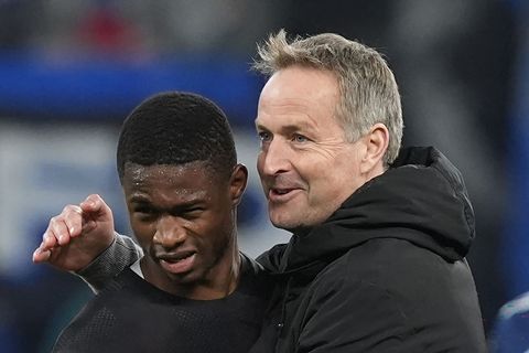 Weil Torjäger Patrik Schick auszufallen droht, setzt Trainer Kasper Hjulmand (rechts) vielleicht wieder auf den erst 19 Jahre al