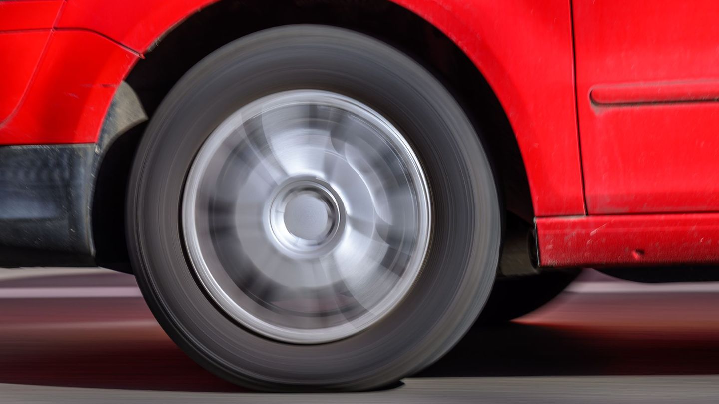 Wer in Leipzig lebt, atmet laut einer Studie täglich Reifenabrieb ein. Foto: Hendrik Schmidt/dpa