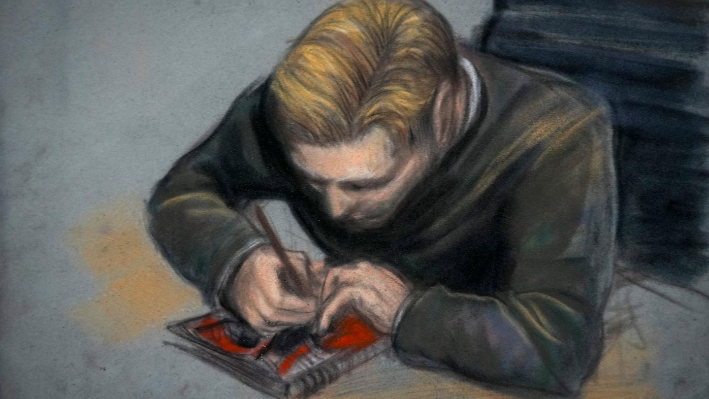 Eine Gerichtszeichnung von Marius Borg Hoiby zeigt, wie er auf einen Block schreibt