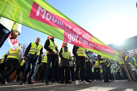 Beschäftigte des Thüringer Nahverkehrs sind kommende Woche von Montag an zu einem dreitägigen Warnstreik aufgerufen. (Archivbild