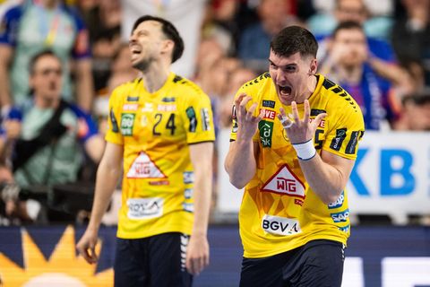 Halil Jaganjac (r.) wird den Rhein-Neckar Löwen lange fehlen. (Archivbild) Foto: Marius Becker/dpa