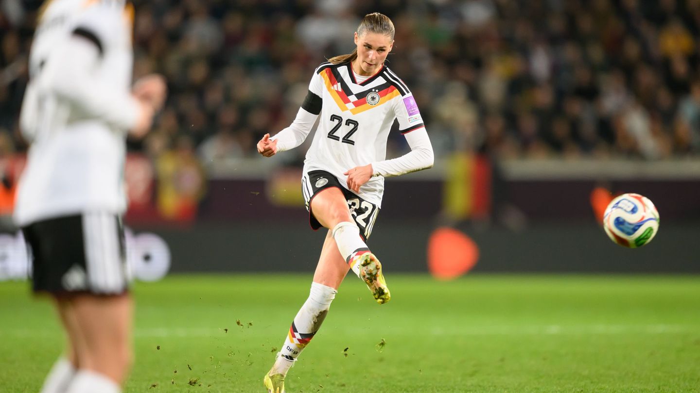 Die spielerische Klasse von Jule Brand soll den Deutschen in Norwegen helfen. Foto: Robert Michael/dpa